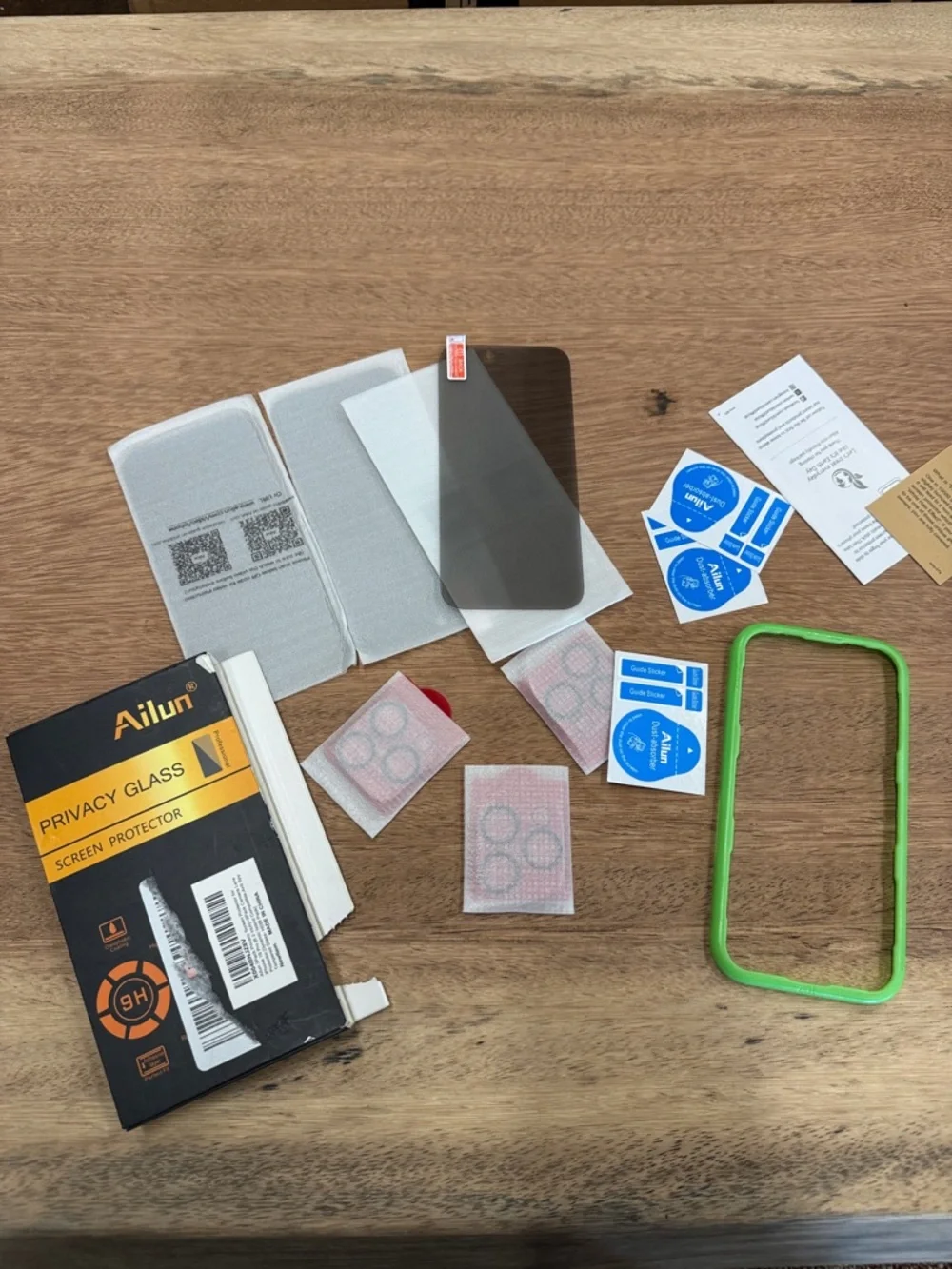 Ailun Privacy Screen Protector Kit with Alignment Frame iPhone 16 pro‎